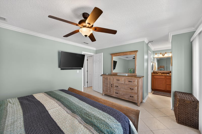 Photo 16 of 724 1st St S, Jacksonville Beach, FL 32250, photographed by Megapixeler