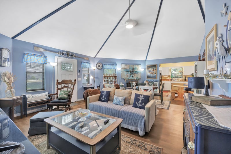 Photo 7 of 185 Violet Cir, Interlachen, FL 32148, photographed by Megapixeler