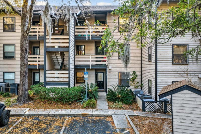 Photo 1 of 1604 Arcadia Dr, Jacksonville, FL 32207, photographed by Megapixeler