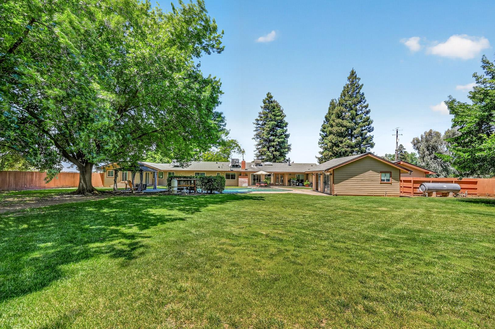 1185 N Locan Ave, photo 80