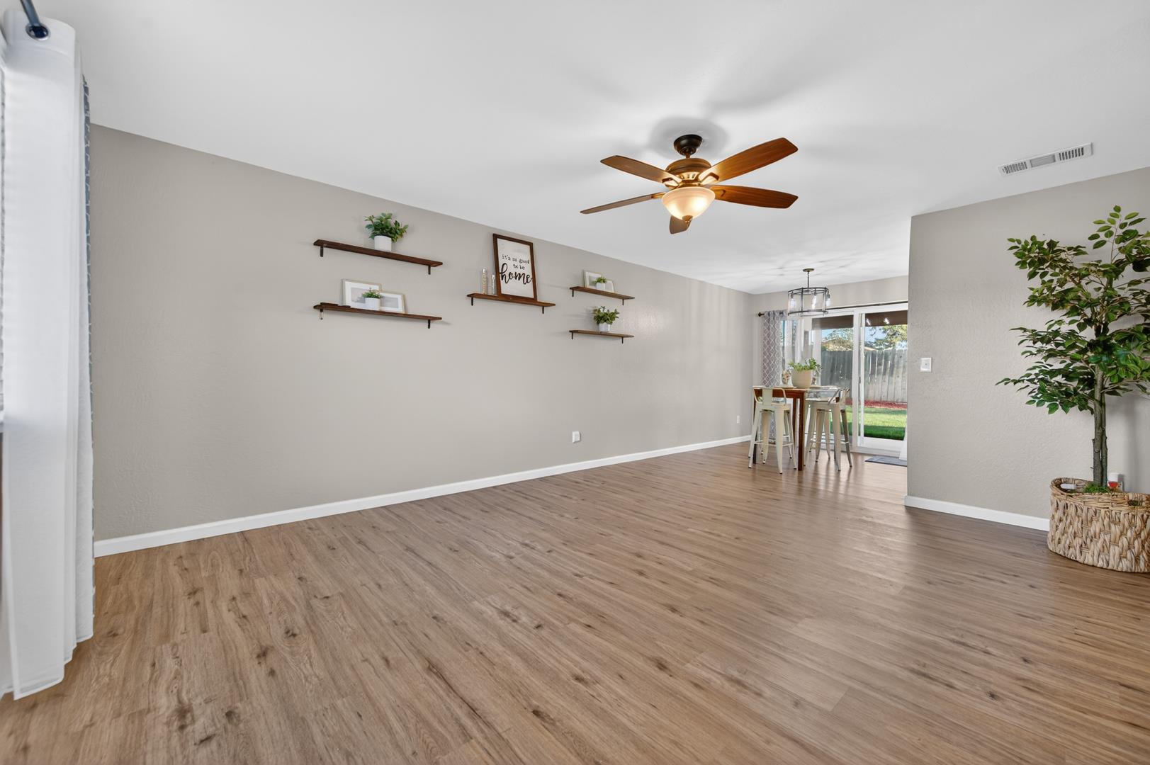 1235 W Dyer Ave, photo 11