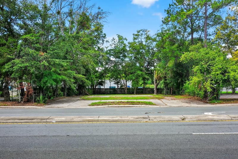 Photo 1 of 6346 Collins Rd, Jacksonville, FL 32244, photographed by Megapixeler