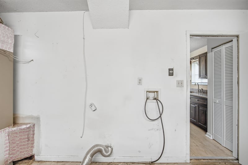 Utility area with exposed plumbing at 678 5th Ave N, Jacksonville Beach, FL 32250
