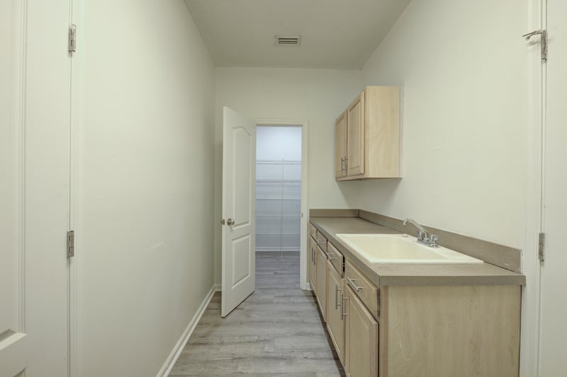 Laundry at 3901 Cedar Bluff Ln, Jacksonville, FL 32226