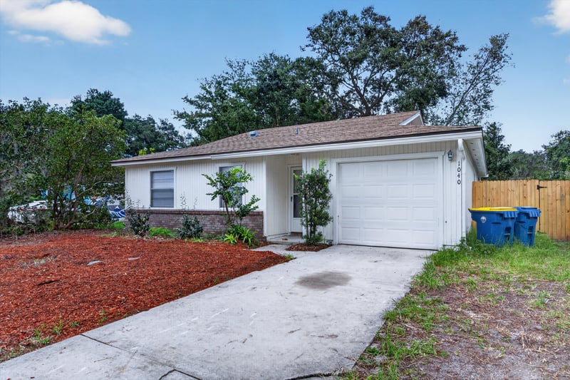 Front exterior with garage and driveway at 1040 Willow Cove Ct E, Jacksonville, FL 32233