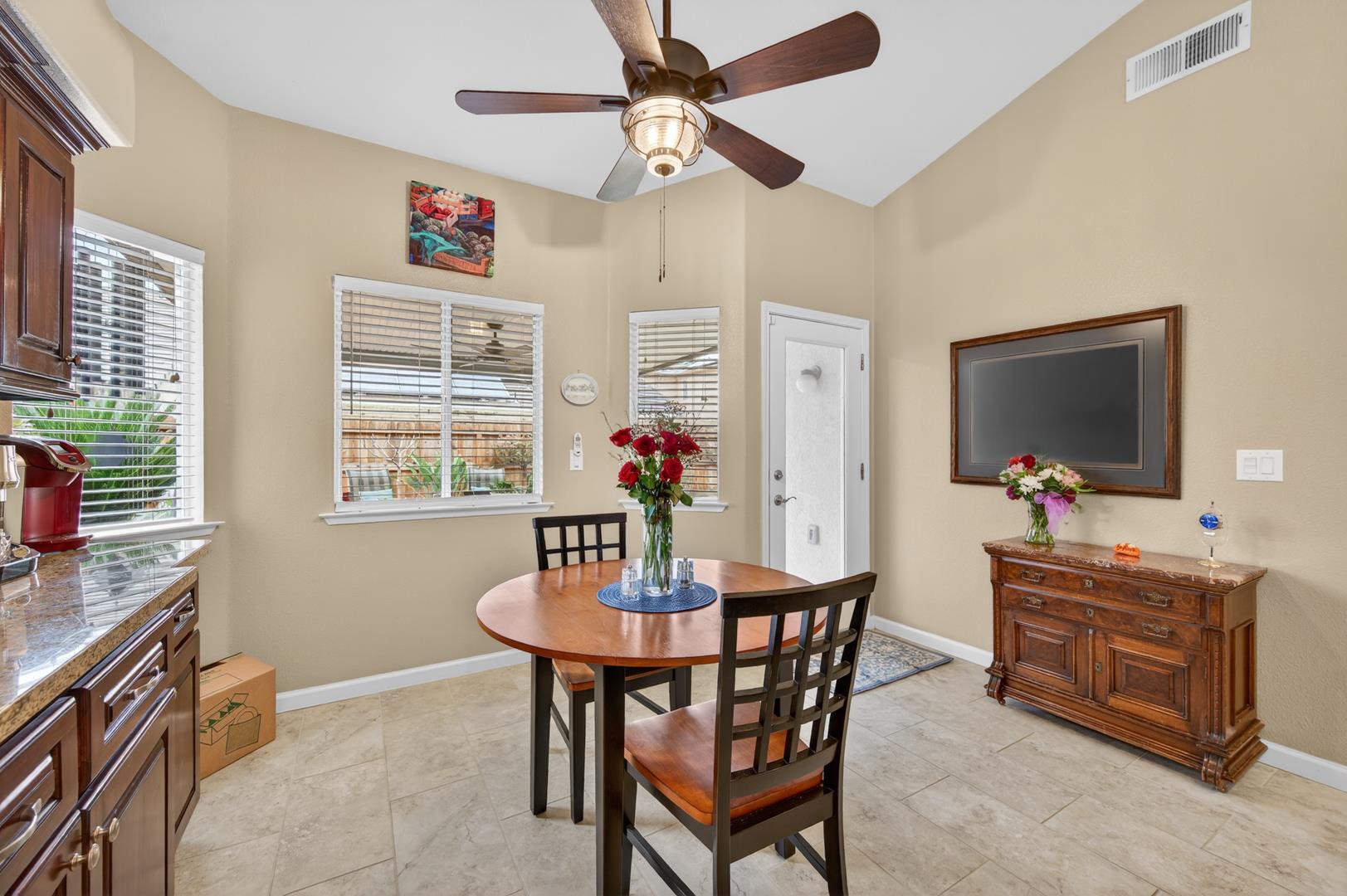 2450 E Fox Glen Ave, photo 14
