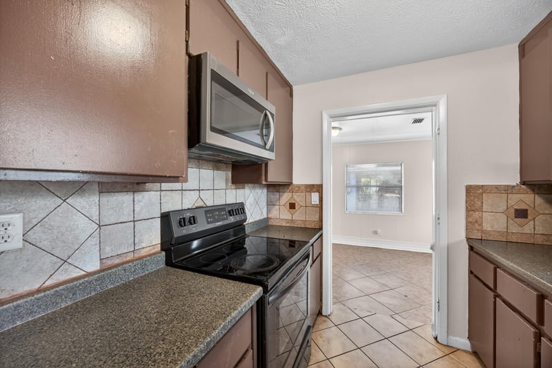 Photo 10 of 2839 Loran Dr W, Jacksonville, FL 32216, photographed by Megapixeler