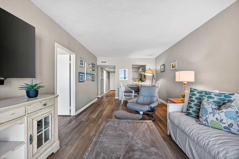 Photo 10 of 601 1st St, Jacksonville Beach, FL 32250, photographed by Megapixeler