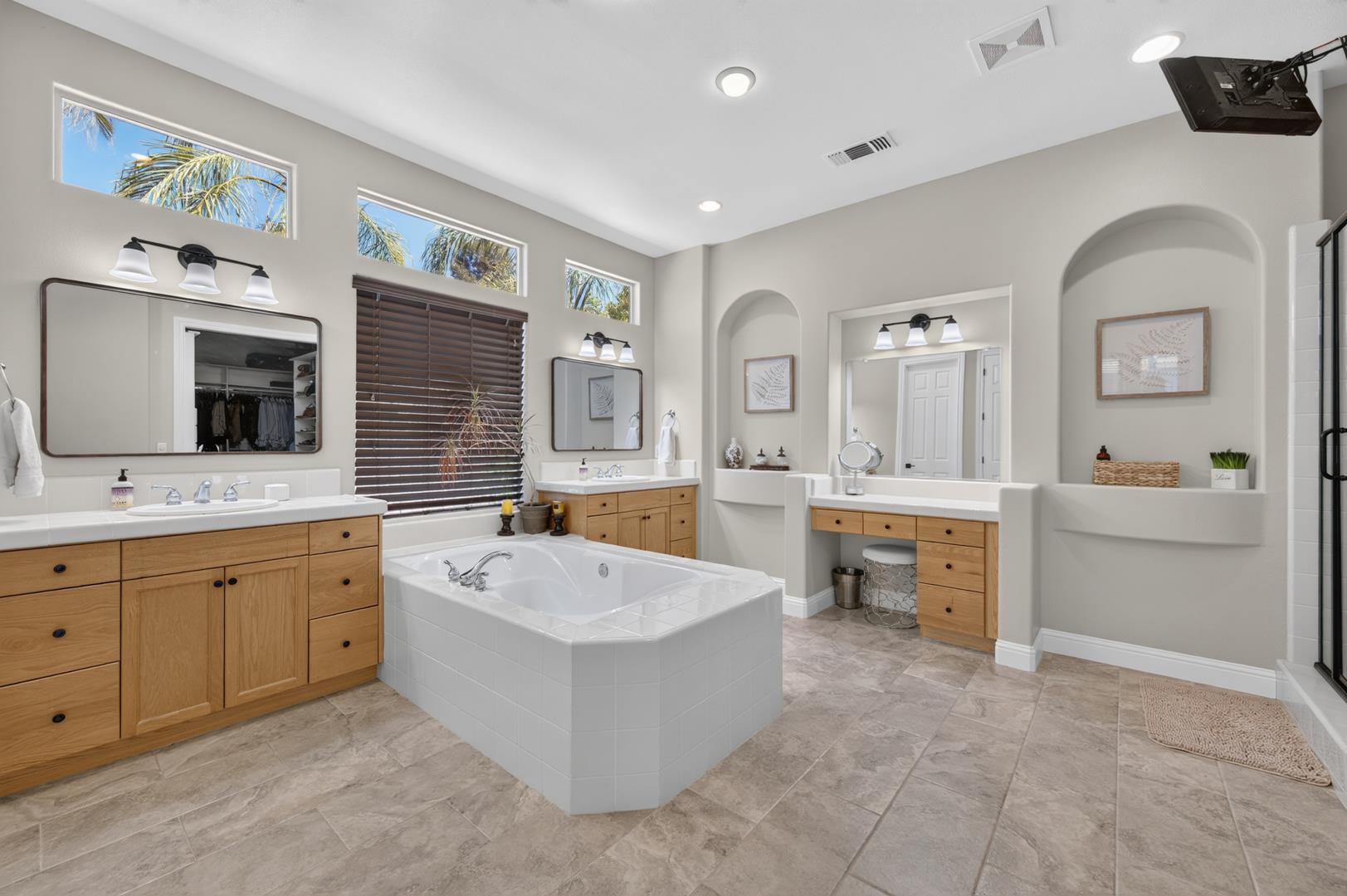 633 W Richmond Ave, photo 81