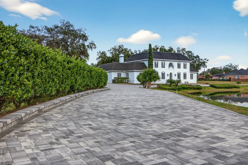 Driveway at 7987 Hollyridge Rd, Jacksonville, FL 32256