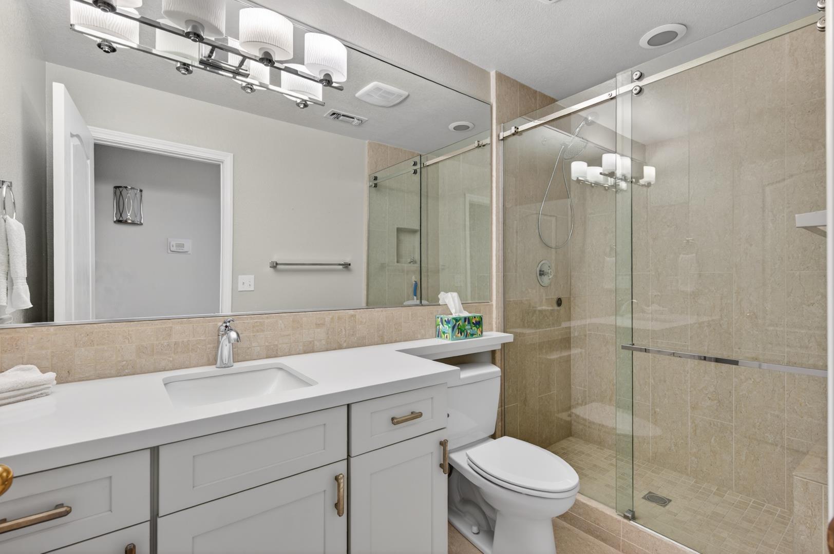 1003 E Freedom Ave, photo 12