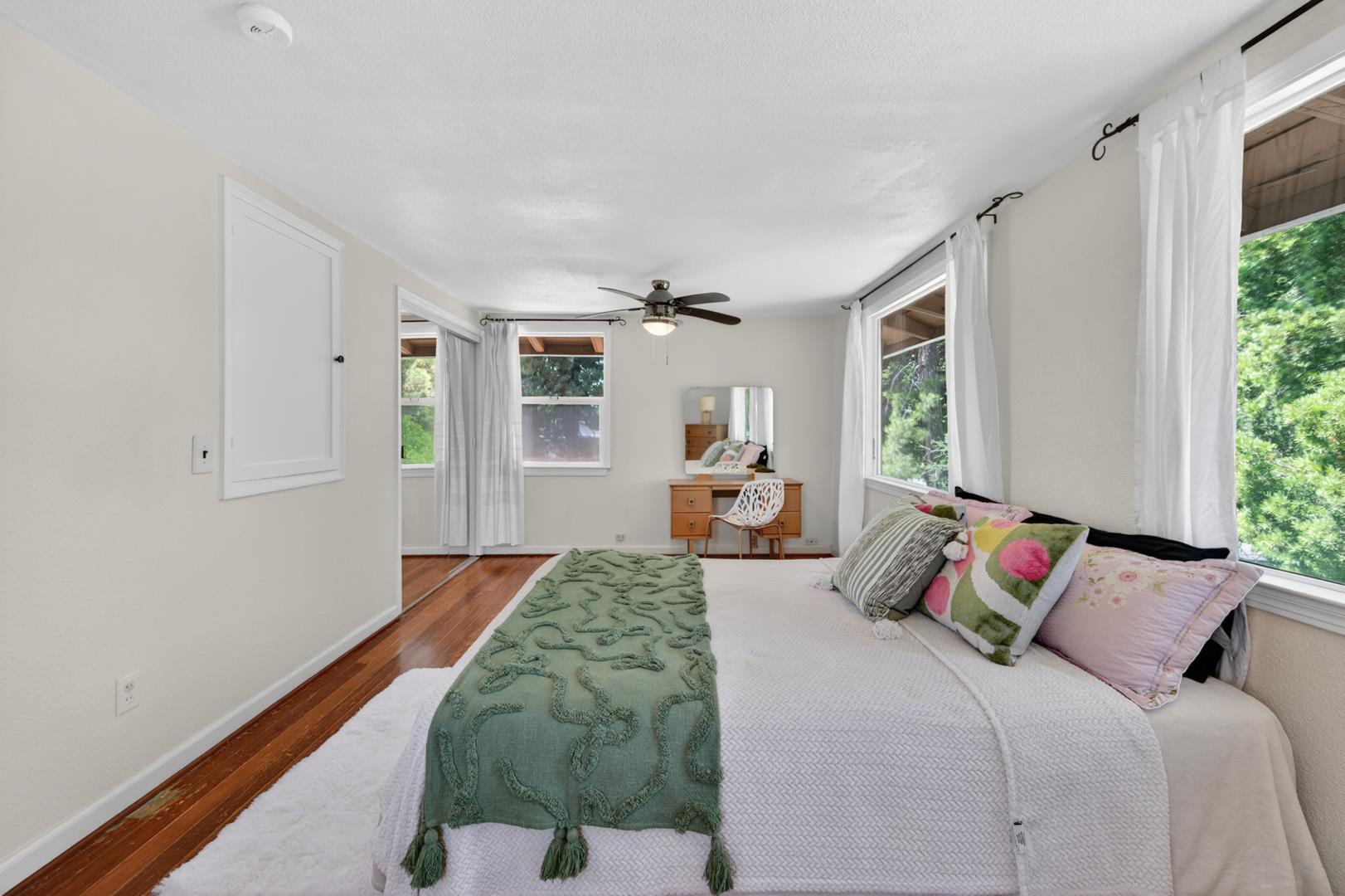 1220 E Sussex Way, photo 43