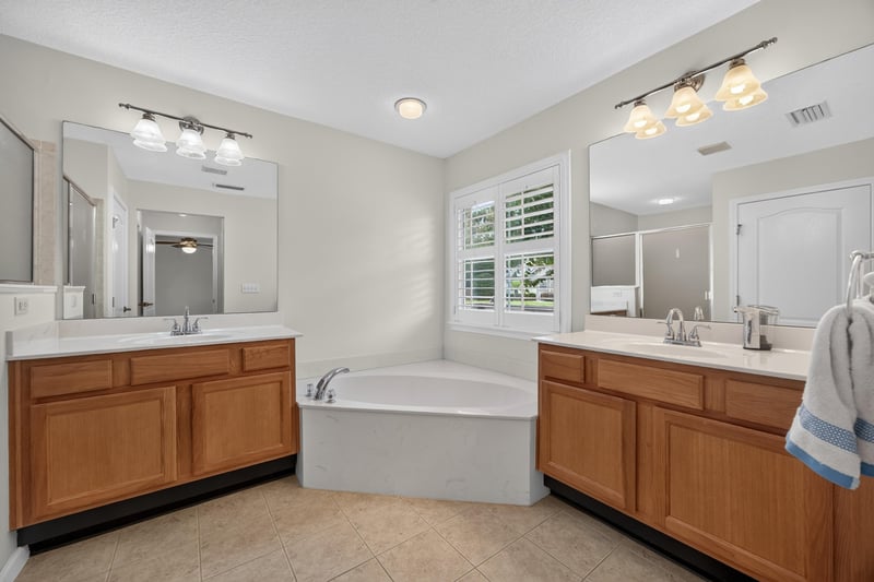 Primary bathroom with soaking tub and dual vanity at 2131 E Stone Creek Dr, Fleming Island, FL