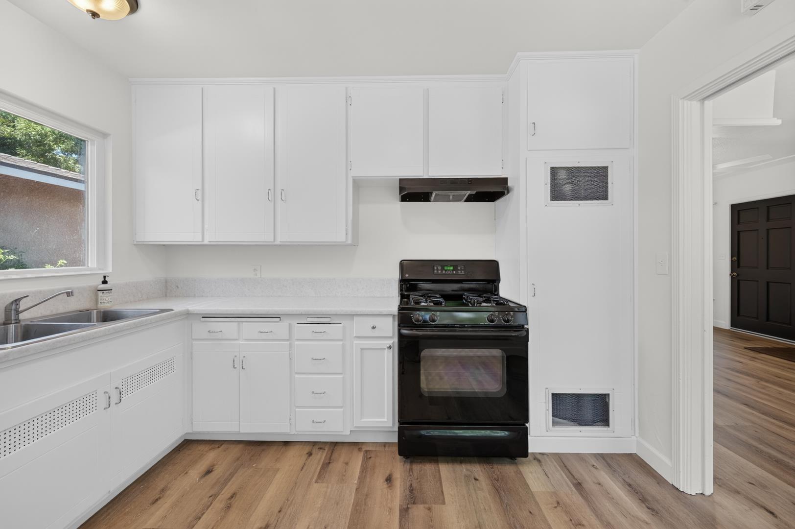 2302 E Fedora Ave, photo 27