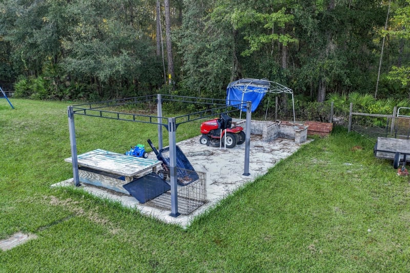 Outdoor fire pit area, photographed by Megapixeler on Secret Cove Rd, Middleburg, FL