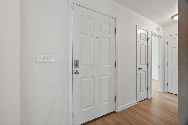 Photo 5 of 5315 Colonial Ave, Jacksonville, FL 32210, photographed by Megapixeler