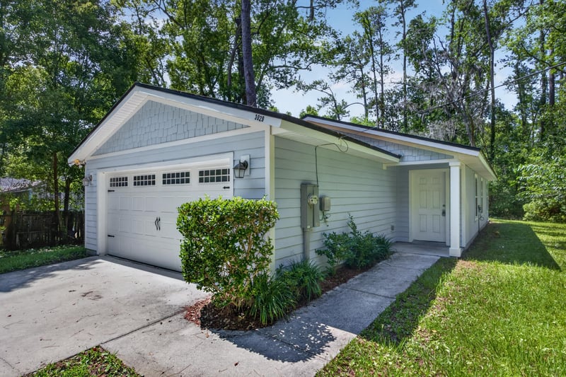 Photo 3 of 3029 Bessent Rd, Jacksonville, FL 32218, photographed by Megapixeler