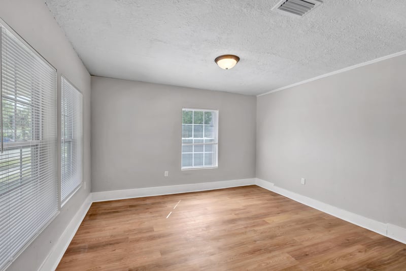 Photo 5 of 1352 W 16th St, Jacksonville, FL 32209, photographed by Megapixeler
