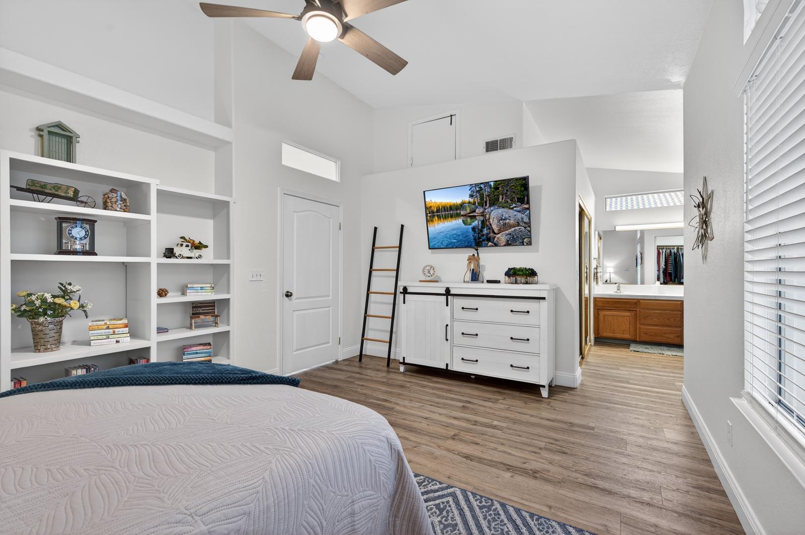 8652 N Sierra Vista Ave, photo 28