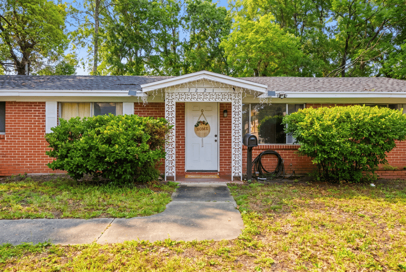 Photo 5 of 7221 Dostie Dr E, Jacksonville, FL 32209, photographed by Megapixeler