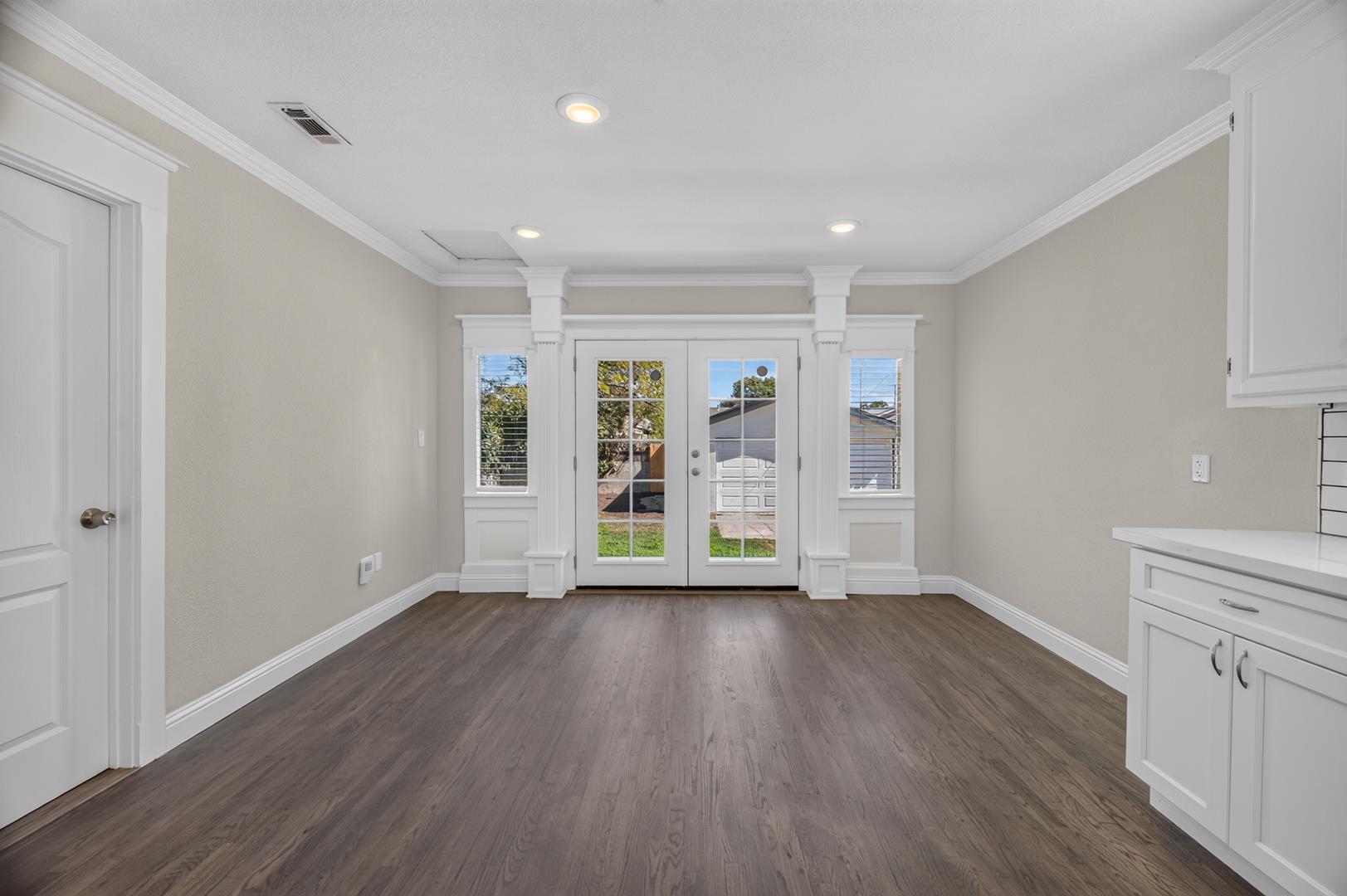 926 N Thorne Ave, photo 16