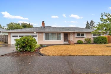 450 NW Ponderosa Ave