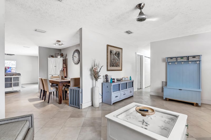 Photo 7 of 106 Saratoga Cir S, Atlantic Beach, FL 32233, photographed by Megapixeler