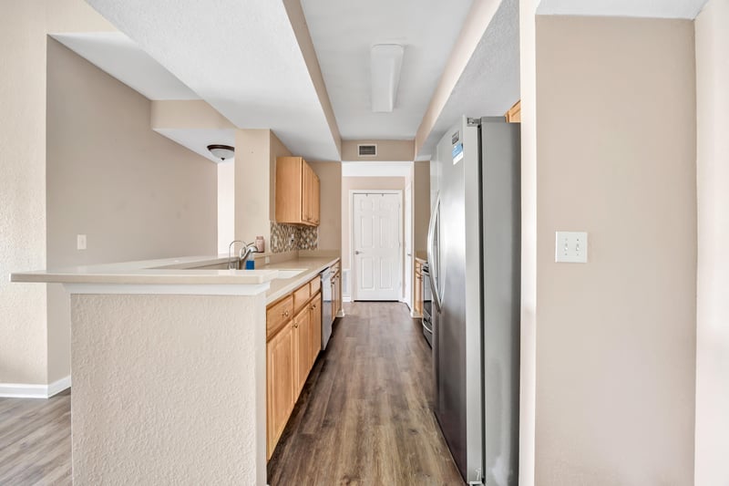 Photo 5 of 10075 Gate Pkwy N apt 1613, Jacksonville, FL 32246, photographed by Megapixeler