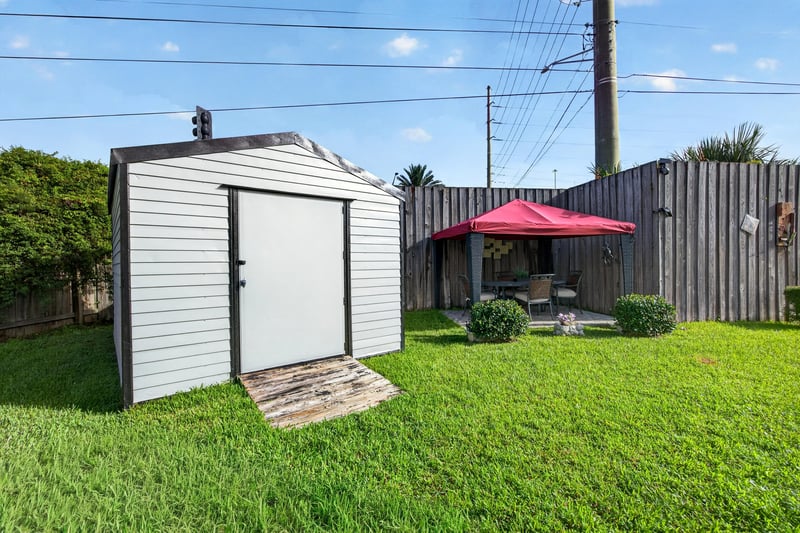 Backyard shed at 6931 Cane Grass Ln E, Jacksonville, FL 32244