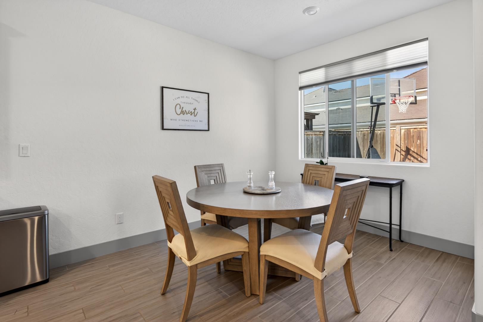 2086 N Phillip Ave, photo 34