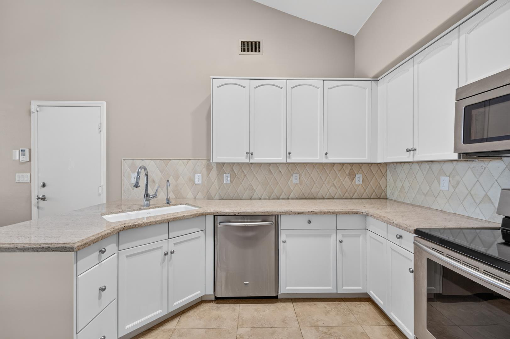 1327 E La France Dr, photo 28