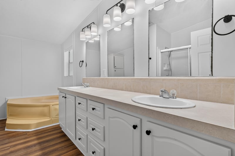 Primary bathroom with double vanity and soaking tub at 3215 Robin Ln, Middleburg, FL