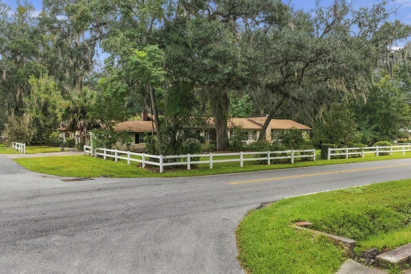 Front, photographed by Megapixeler on Hyde Grove Ave, Jacksonville