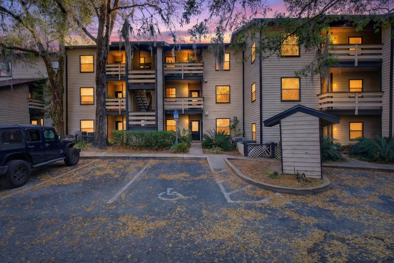 Photo 3 of 1604 Arcadia Dr, Jacksonville, FL 32207, photographed by Megapixeler