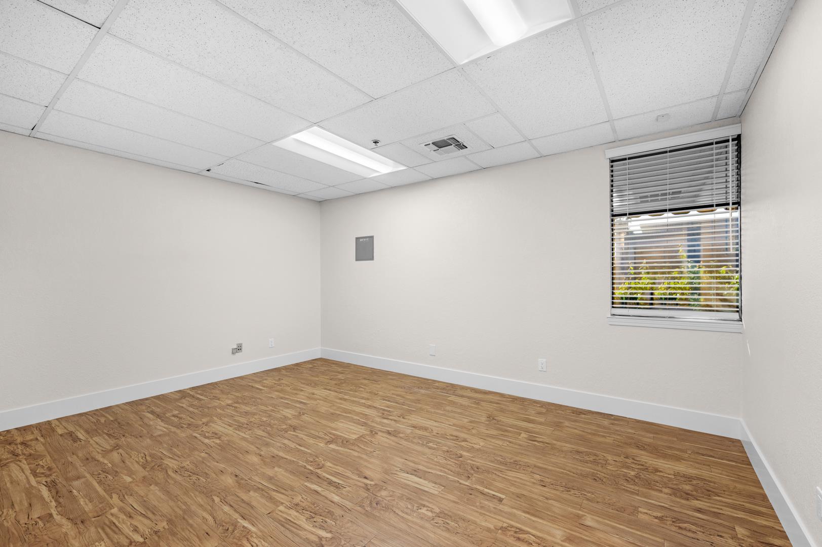 7257 N Maple Ave, photo 34