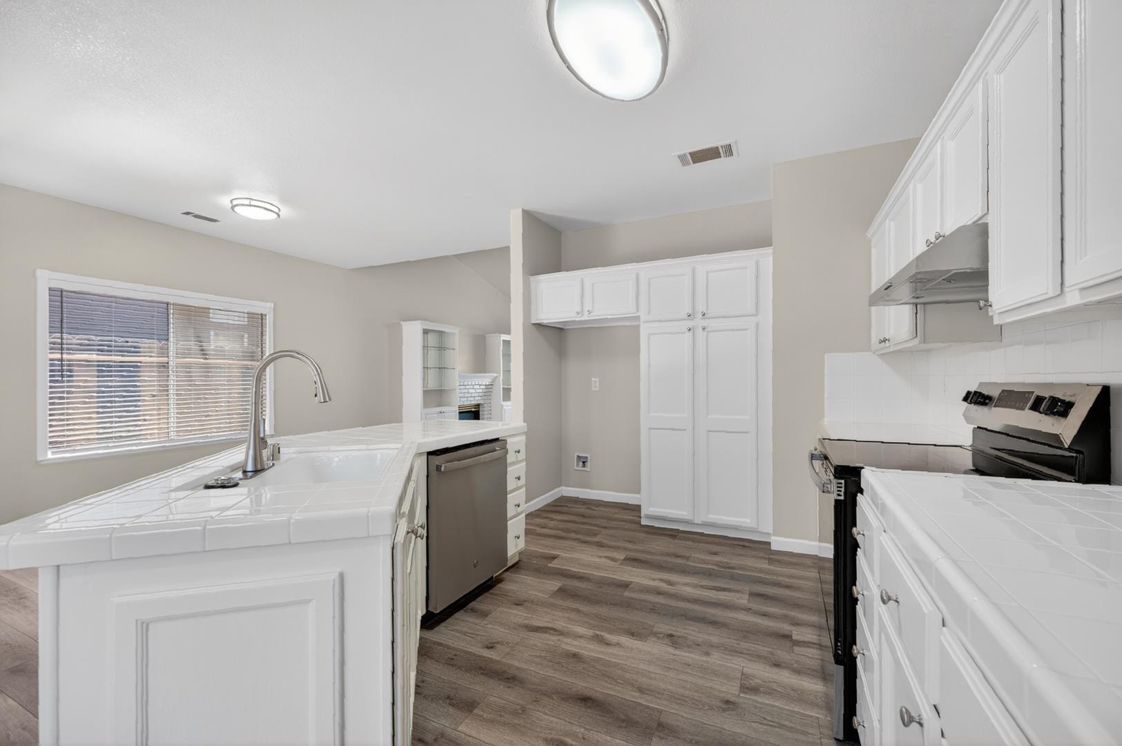 2228 E Yeargin Dr, photo 27