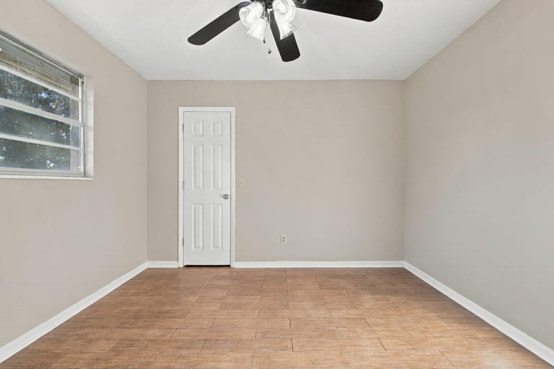 Bedroom interior view, photographed by Megapixeler on Crosby Ln, Orange Park