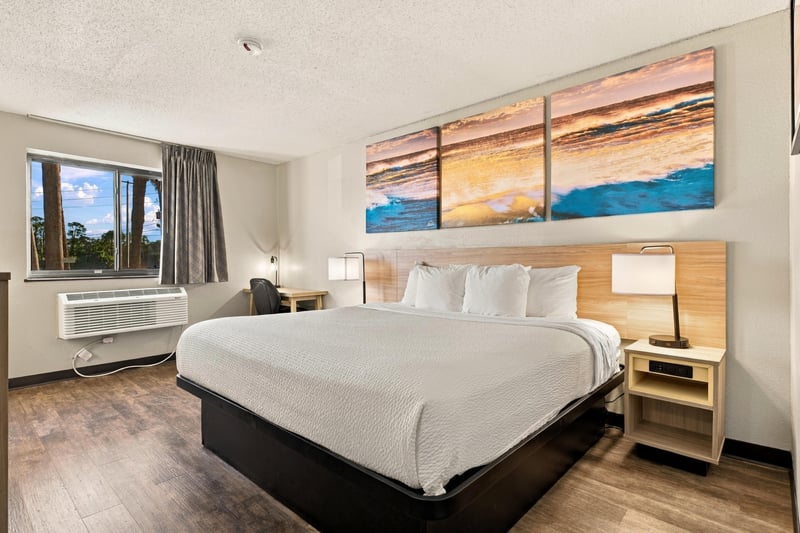Guest room with bed, photographed by Megapixeler on Eldridge Loop, Orange Park