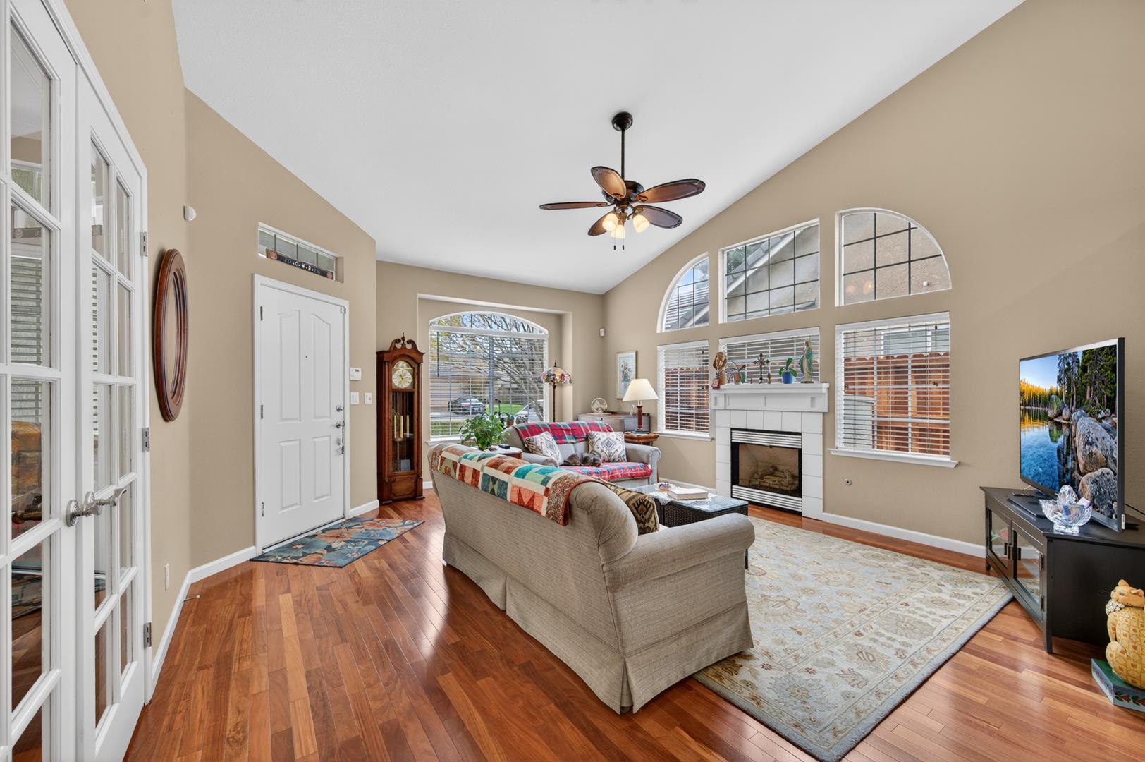 2450 E Fox Glen Ave, photo 8