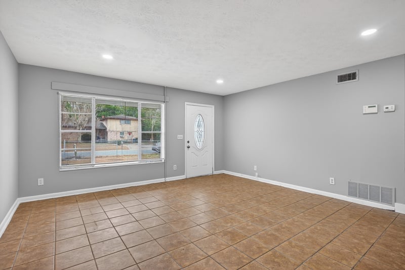 Photo 6 of 7815 Jaguar Dr, Jacksonville, FL 32244, photographed by Megapixeler