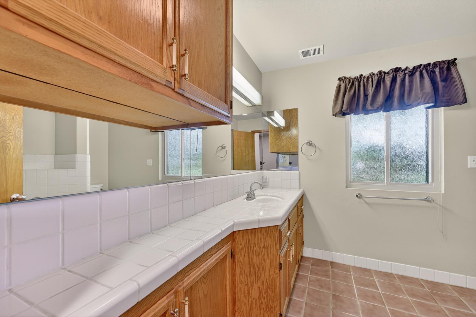1185 N Locan Ave, photo 46