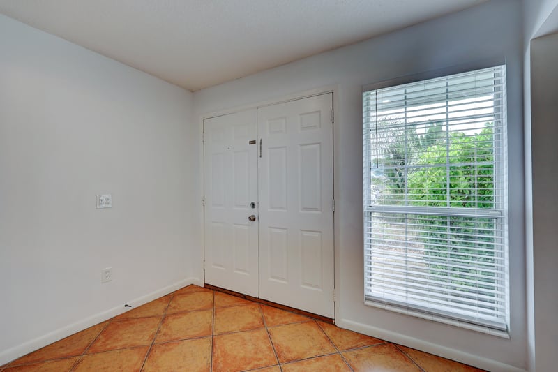 Entrance at 1012 8th St S, Jacksonville Beach, FL 32250