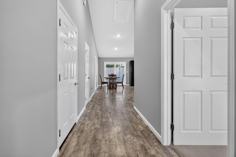 Interior hallway leading to living space, photographed by Megapixeler on Birch Run E, Orange Park