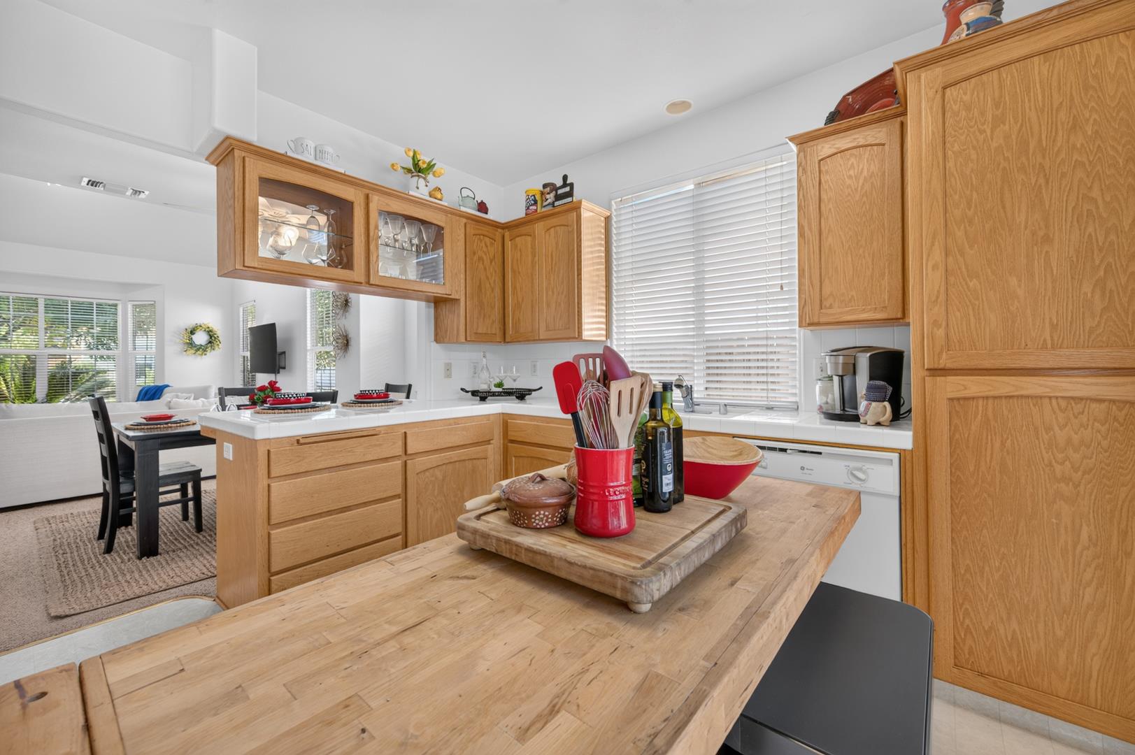 337 Village Dr, photo 47