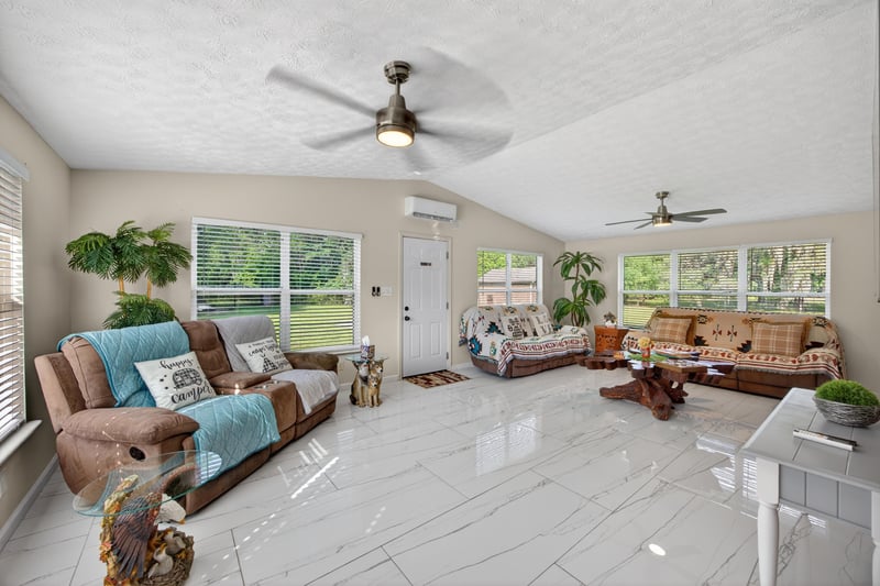 Family Room at 3627 County Road 218, Middleburg, FL 32068
