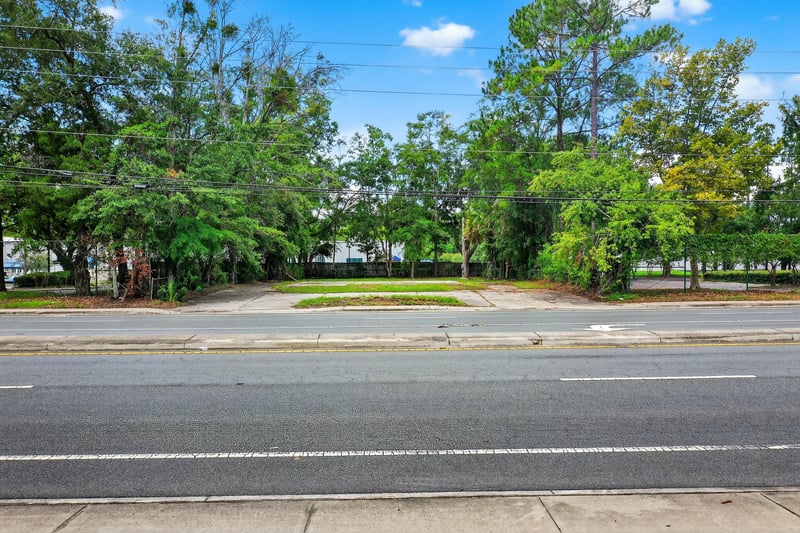 Photo 11 of 6346 Collins Rd, Jacksonville, FL 32244, photographed by Megapixeler
