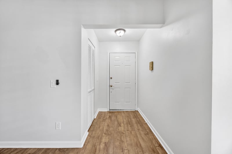 Photo 5 of 2912 St Johns Ave unit 18, Jacksonville, FL 32205, photographed by Megapixeler