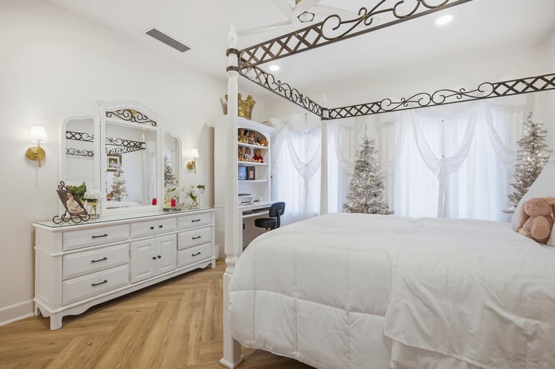 Bedroom 5 at 7987 Hollyridge Rd, Jacksonville, FL 32256