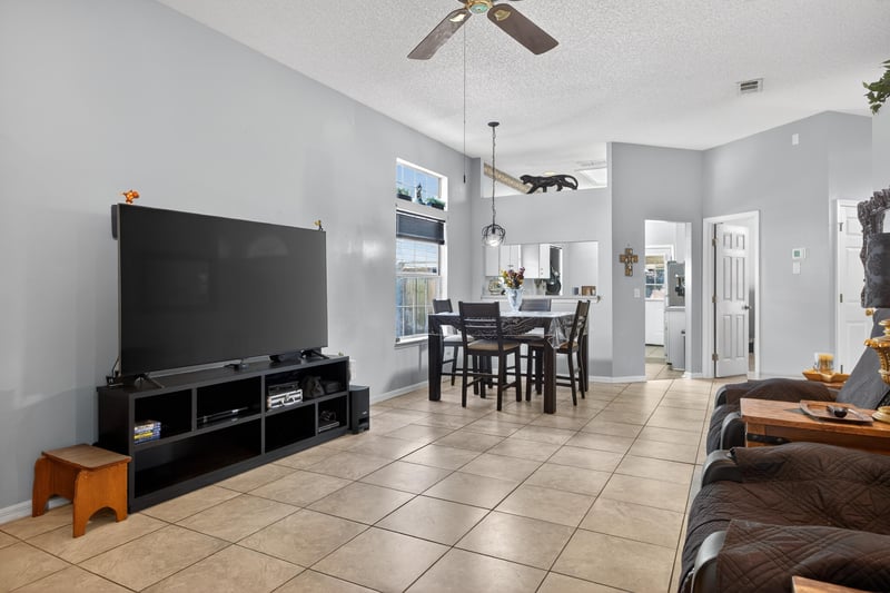 Photo 9 of 8051 Copperfield Cir N, Jacksonville, FL 32244, photographed by Megapixeler