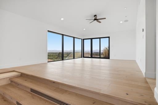 Step-up bedroom with a view, empty